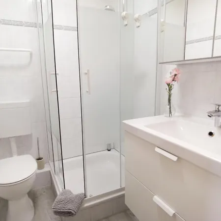 Schaake - Charmante Reetdachwohnung & Kostenfreier Parkplatz