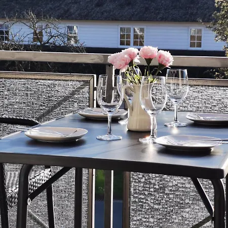 Schaake - Charmante Reetdachwohnung & Kostenfreier Parkplatz شقة هوكسيل