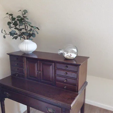 Апартаменты Schaake - Charmante Reetdachwohnung & Kostenfreier Parkplatz Хокзиль