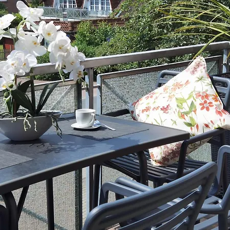 Schaake - Charmante Reetdachwohnung & Kostenfreier Parkplatz هوكسيل