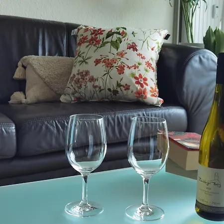 Schaake - Charmante Reetdachwohnung & Kostenfreier Parkplatz