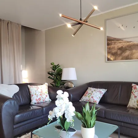Appartement Schaake - Charmante Reetdachwohnung & Kostenfreier Parkplatz Hooksiel