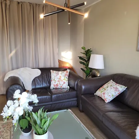 Schaake - Charmante Reetdachwohnung & Kostenfreier Parkplatz *