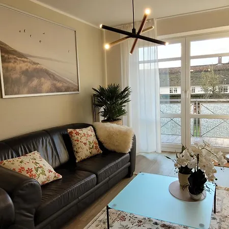 Schaake - Charmante Reetdachwohnung & Kostenfreier Parkplatz *