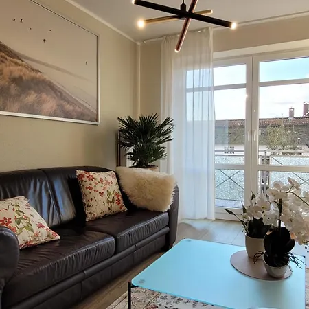 Schaake - Charmante Reetdachwohnung & Kostenfreier Parkplatz