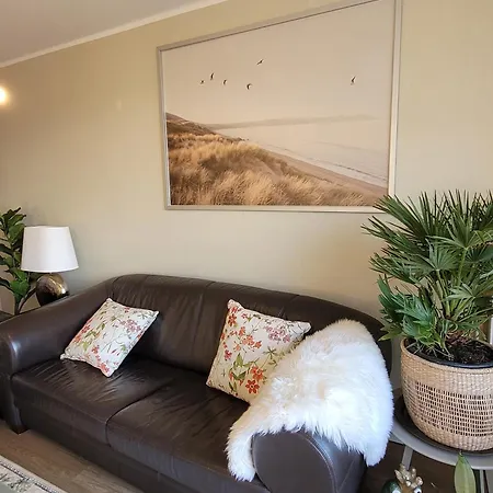 Schaake - Charmante Reetdachwohnung & Kostenfreier Parkplatz