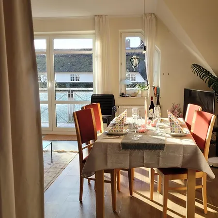 Schaake - Charmante Reetdachwohnung & Kostenfreier Parkplatz * Hooksiel
